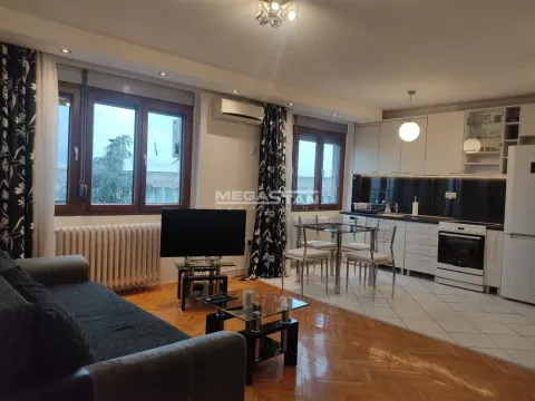 Izdavanje, trosoban stan, 70m², Stari Grad, Beograd
