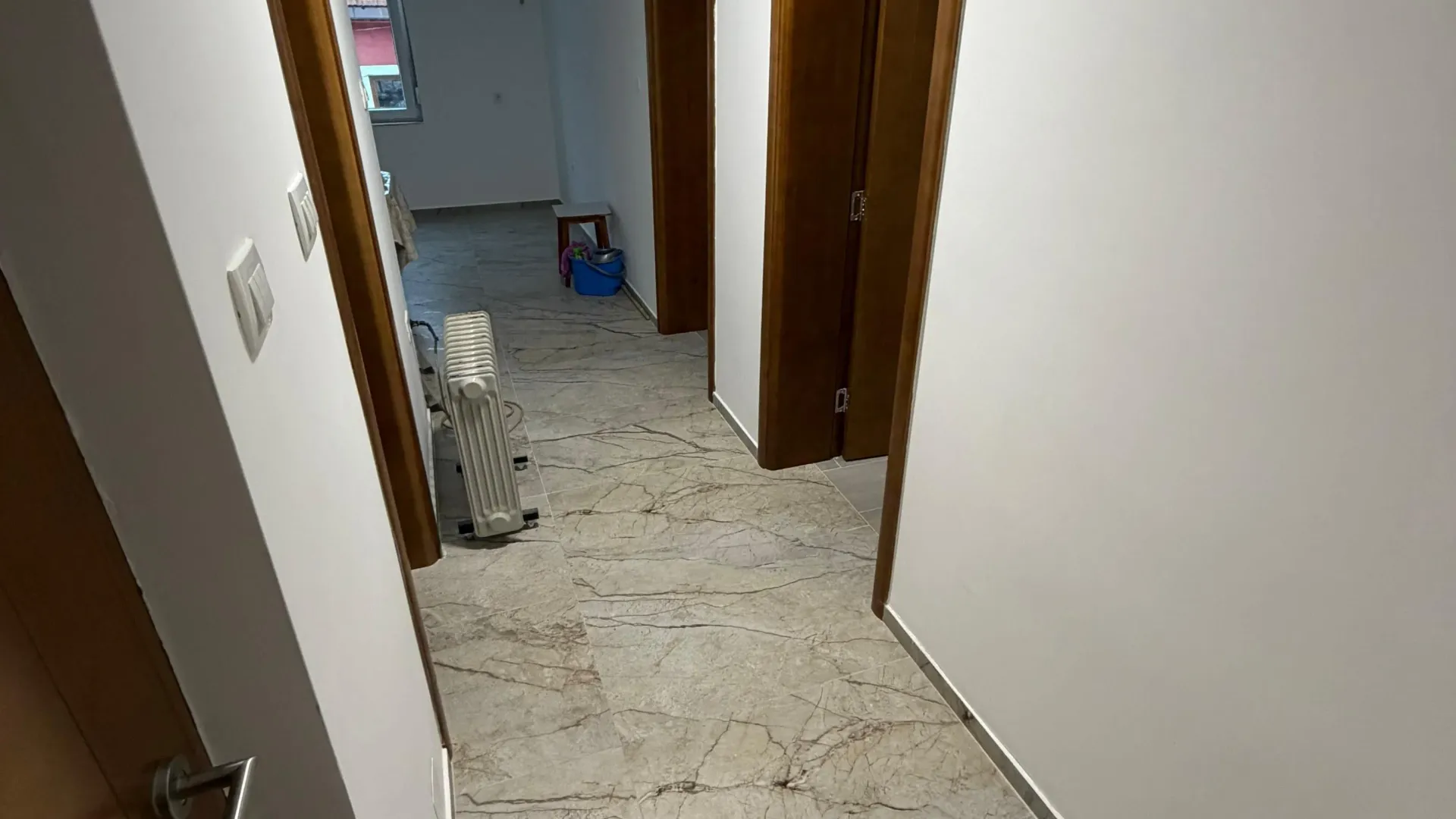Izdavanje, dvosoban stan, 45m², Centar, Cetinje