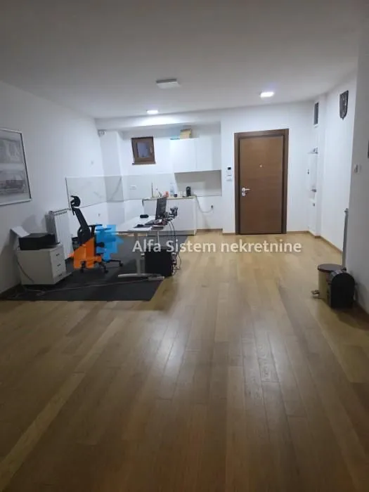 Rent, three bedroom apartment, 70m², Čubura, Beograd