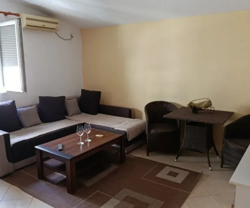 Izdavanje, jednosoban stan, 50m², City Kvart, Podgorica