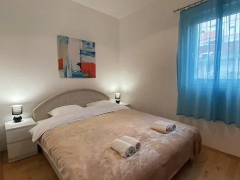 Izdavanje, trosoban stan, 90m², Budva, Crna Gora - image 10