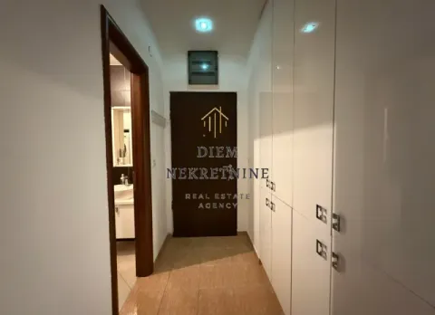 Izdavanje, trosoban stan, 93m², City Kvart, Podgorica - image 17