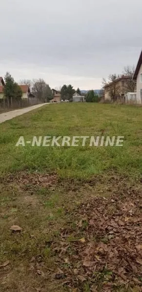 Izdavanje, plac, 2000m², Veternik, Novi Sad Sve Podlokacije