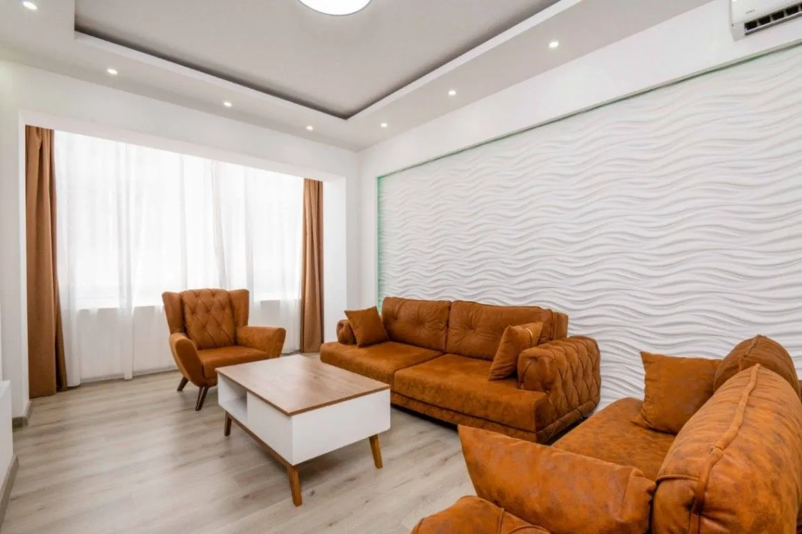 Izdavanje, jednosoban stan, 60m², Centar, Bar