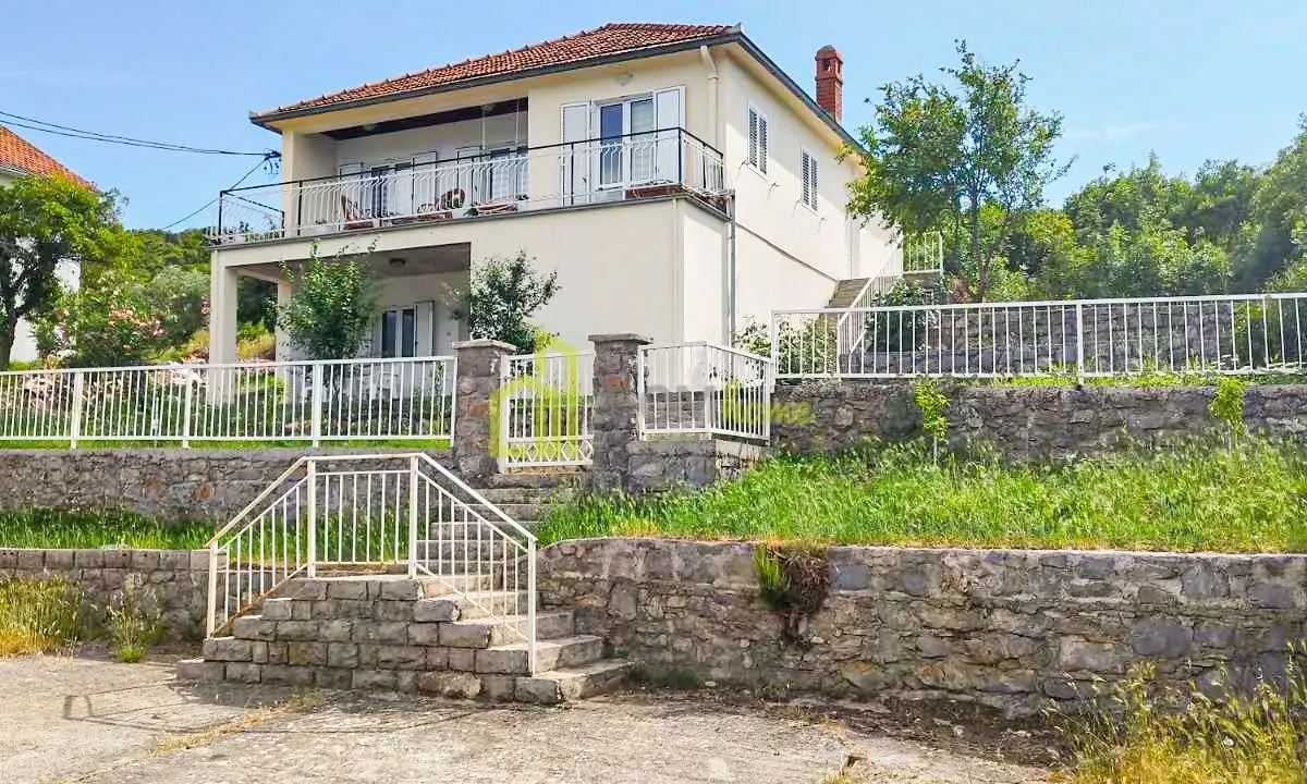 Izdavanje, kuća, 170m², Lješevići, Kotor