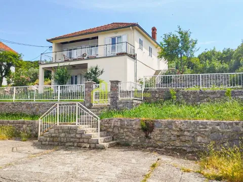 Izdavanje,  kuća, 170m2, Lješevići, Kotor