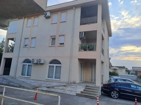 Izdavanje, poslovni prostor, 110m², Zabjelo, Podgorica - image 13