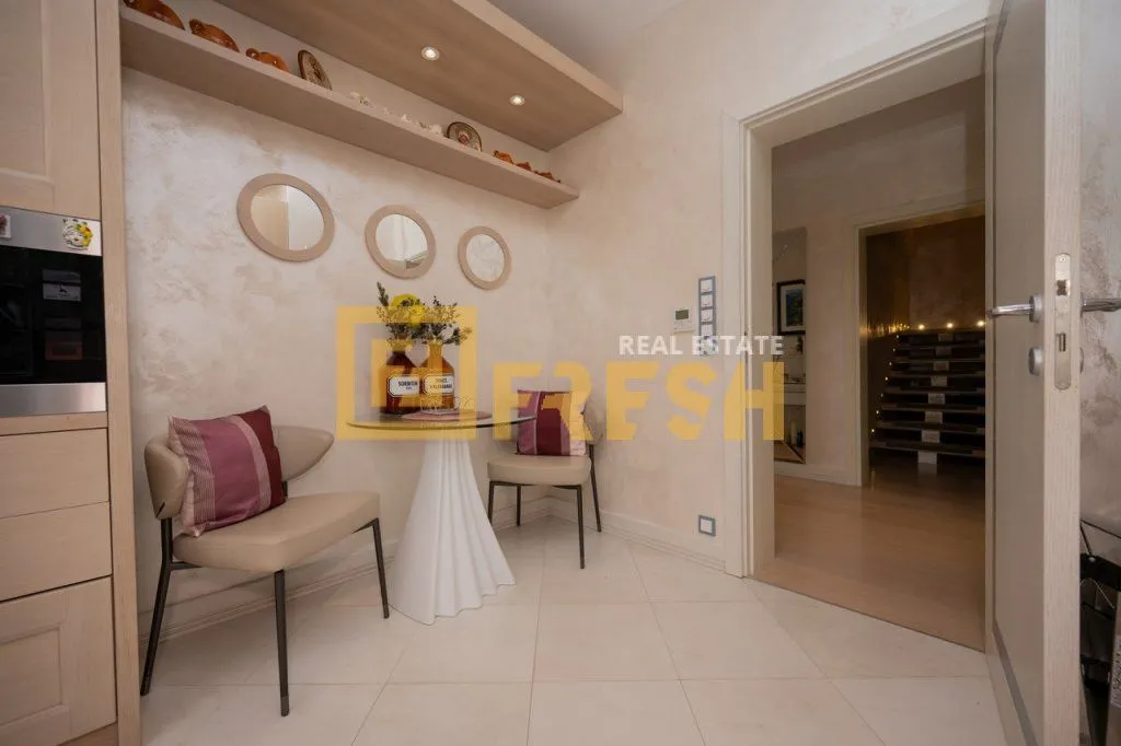 Prodaja, kuća, 300m², Tivat, Crna Gora