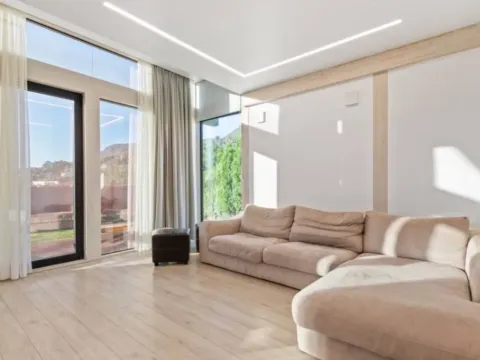 Sale, three bedroom apartment, 172m², Porto Montenegro, Tivat - image 2