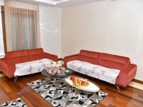 Izdavanje, četvorosoban stan, 130m², Centar, Podgorica - image 8