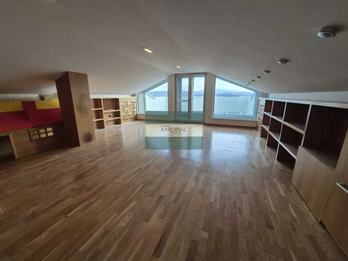 Prodaja, trosoban stan, 99m², Vašarište, Jagodina