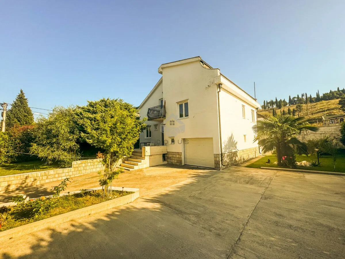 Izdavanje, kuća, 250m², Zagorič, Podgorica