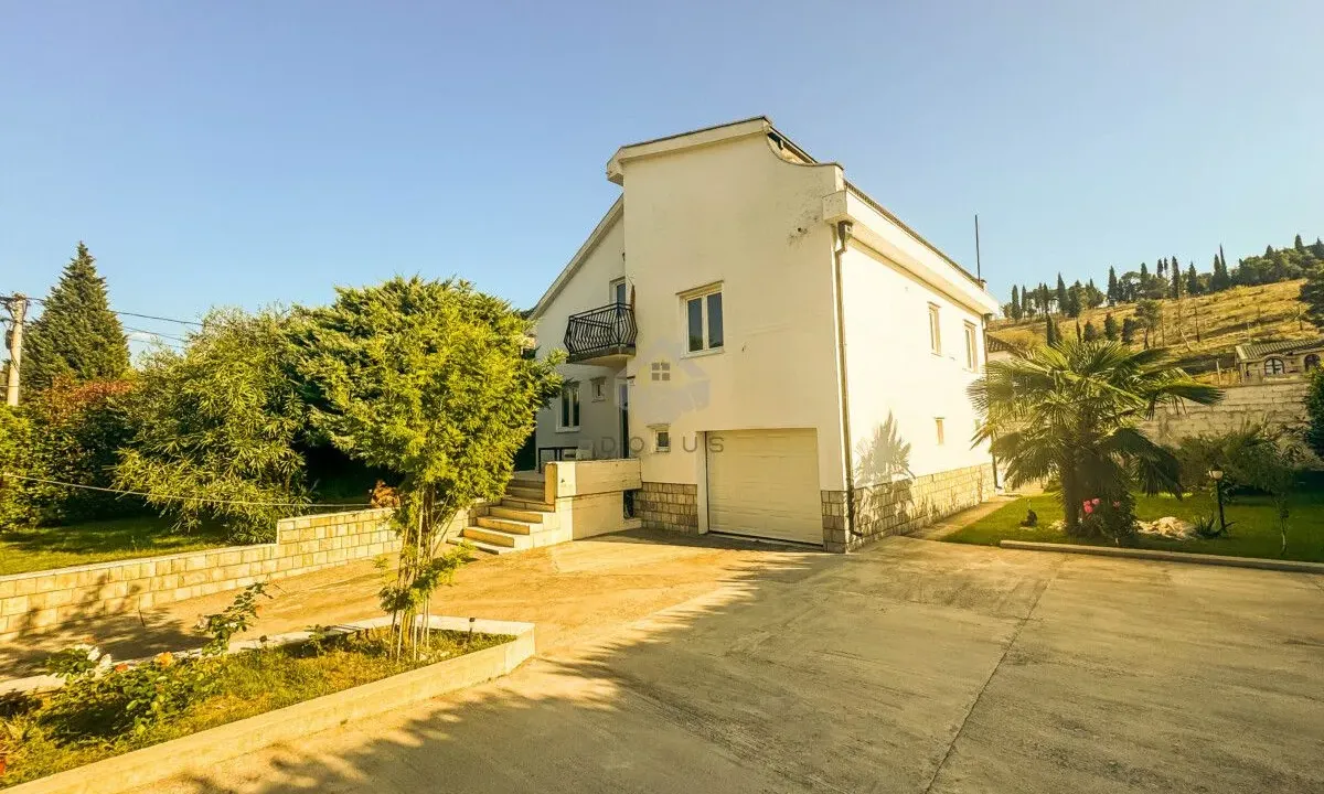 Izdavanje, kuća, 250m², Zagorič, Podgorica