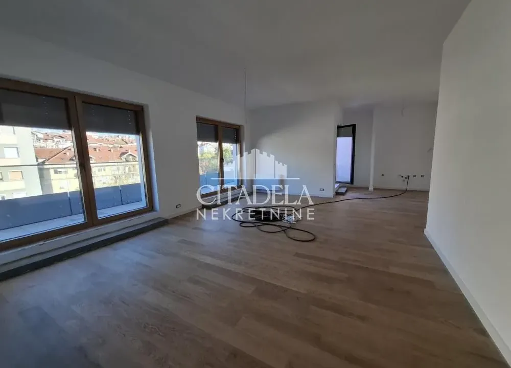 Prodaja, četvorosoban stan, 131m², Banovo Brdo, Beograd