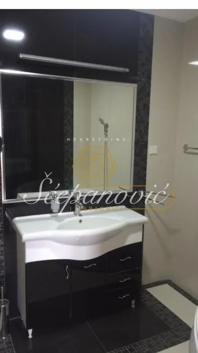 Prodaja, četvorosoban stan, 102m², Bulevar patrijarha Pavla, Novi Sad Sve Podlokacije
