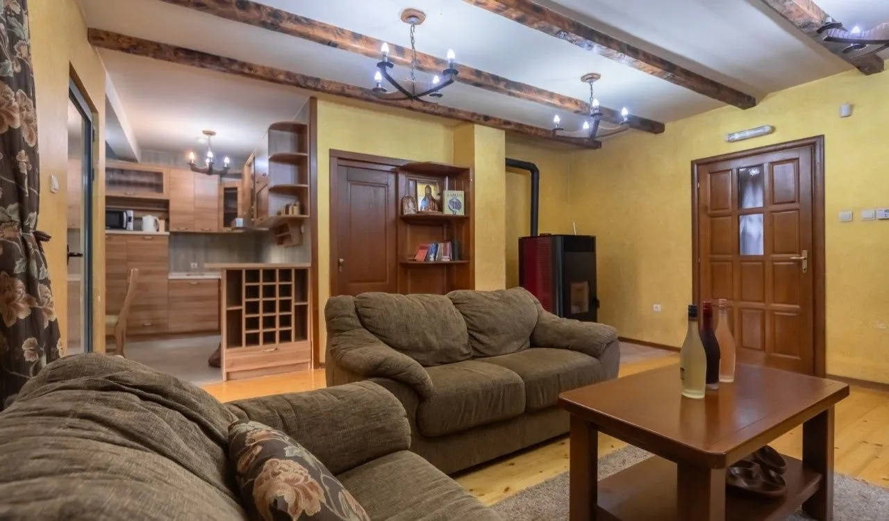 Prodaja, kuća, 300m², Motički gaj, Žabljak