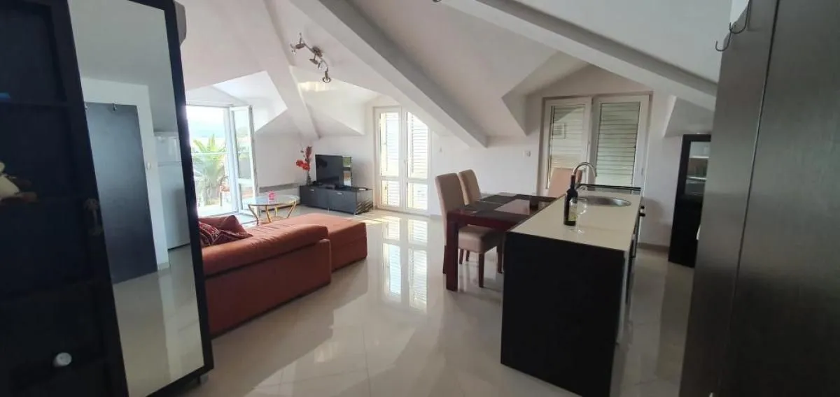 Rent, two bedroom apartment, 80m², Centar, Tivat