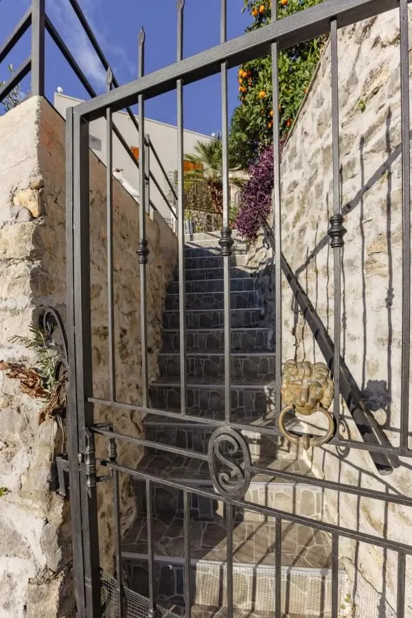 Prodaja, kuća, 70m², Lepetani, Tivat