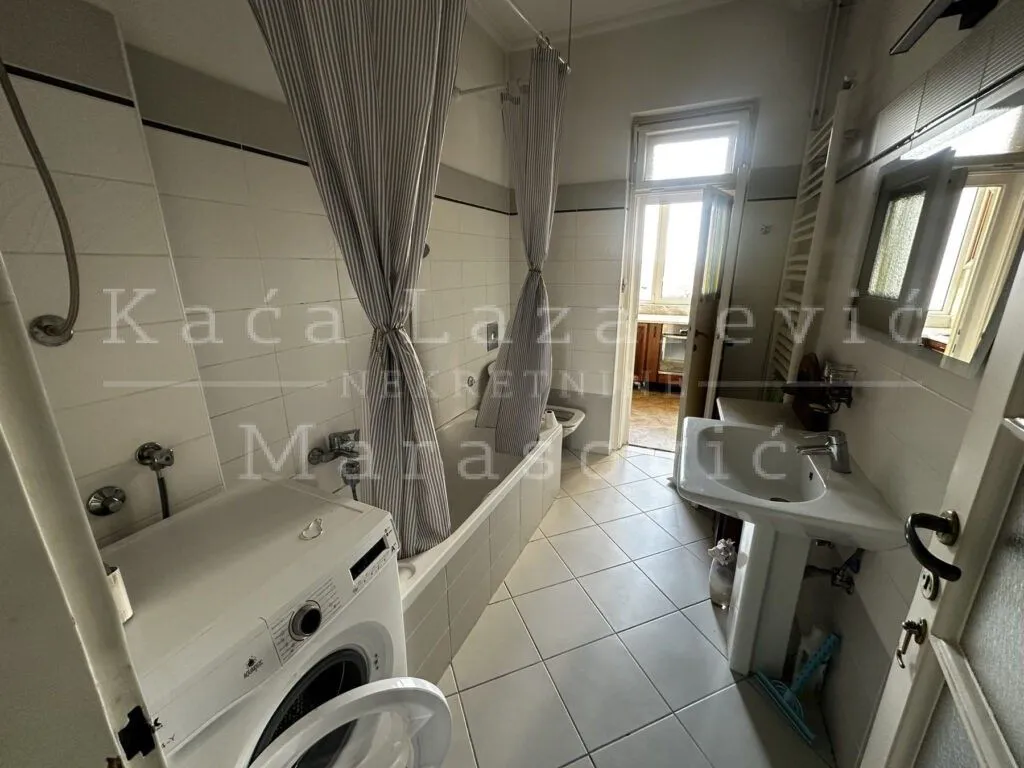 Izdavanje, dvosoban stan, 71m², Savski Venac, Beograd