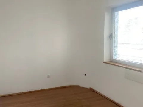 Izdavanje, poslovni prostor, 480m², Zemun Polje, Beograd - image 2