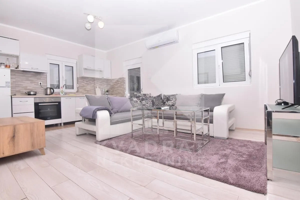 Izdavanje, jednosoban stan, 40m², Stari Aerodrom, Podgorica