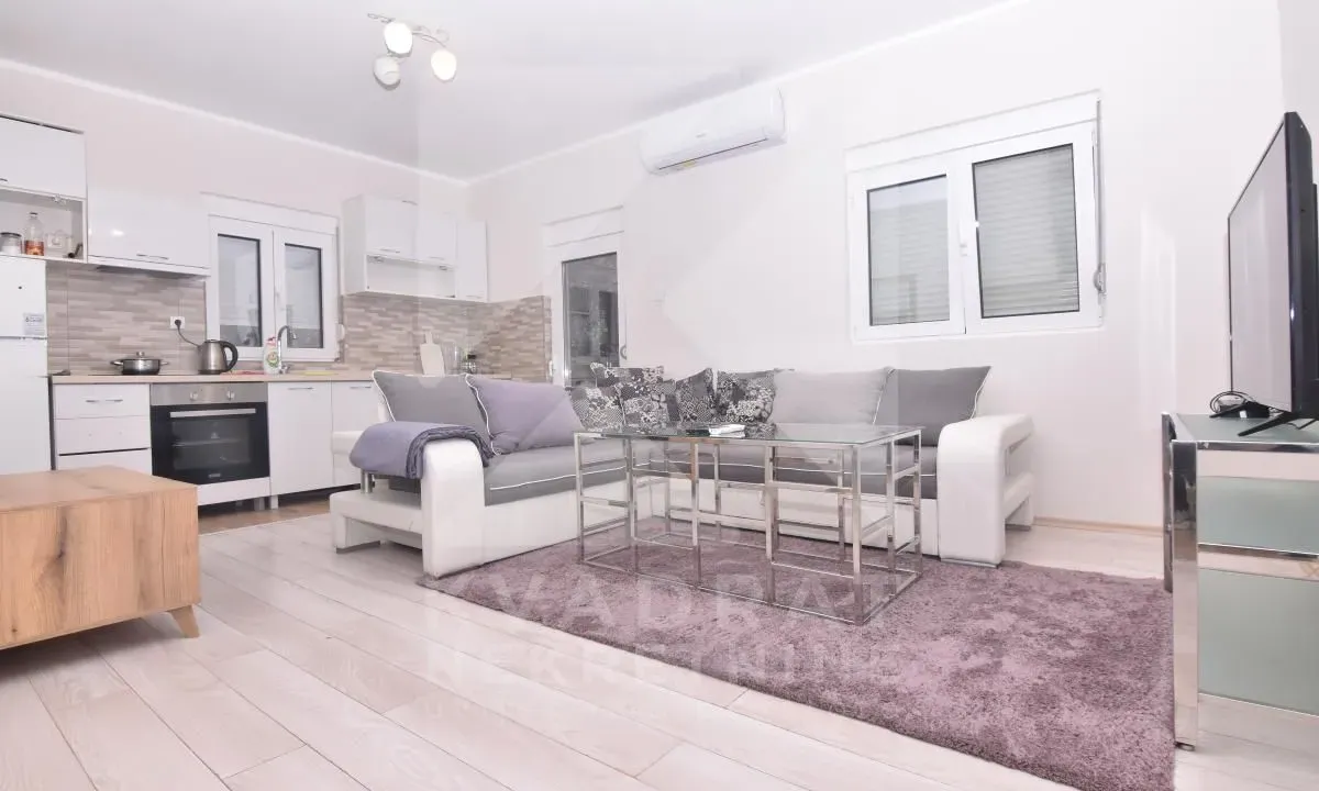 Izdavanje, jednosoban stan, 40m², Stari Aerodrom, Podgorica