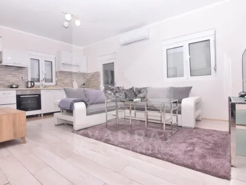 Izdavanje, jednosoban stan, 40m², Stari Aerodrom, Podgorica