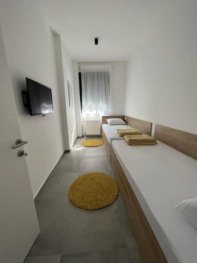 Izdavanje, dvosoban stan, 70m², Centar, Niš