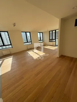 Spacious unfurnished living room with hardwood flooring and large windows. - image 6