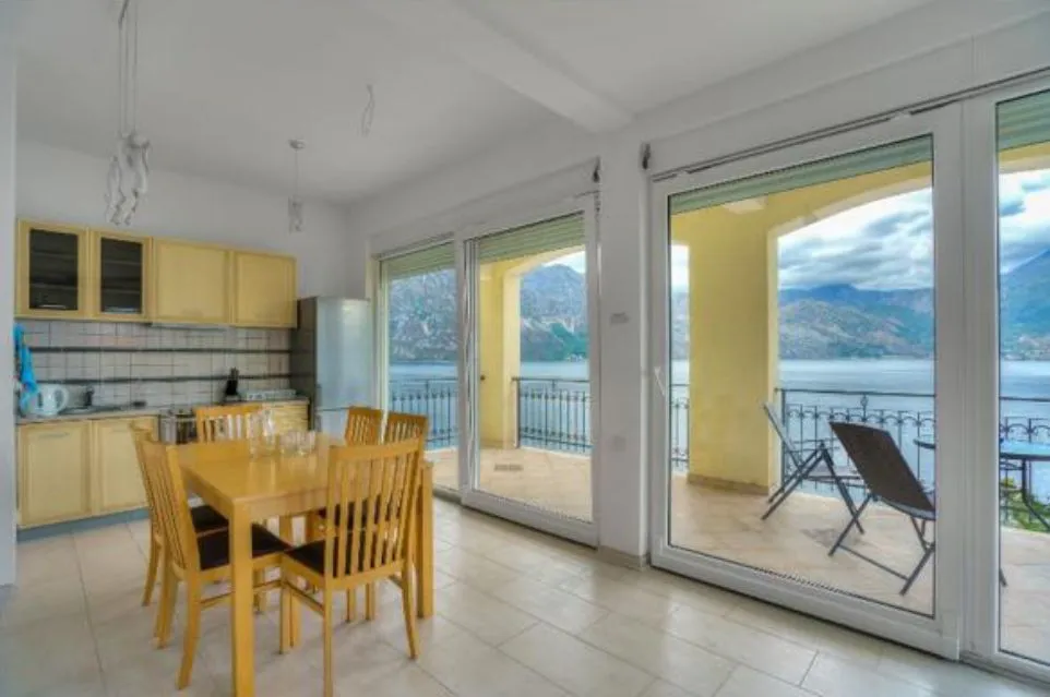 Prodaja, kuća, 358m², Kostanjica, Kotor
