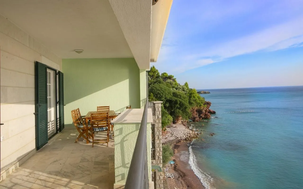 Sale, three bedroom apartment, 90m², Sveti Stefan, Budva