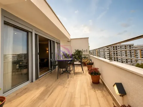 Prodaja, trosoban stan, 195m², Pobrežje, Podgorica - image 2