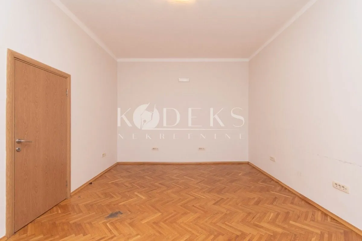 Rent, office space, 91m², Centar, Podgorica
