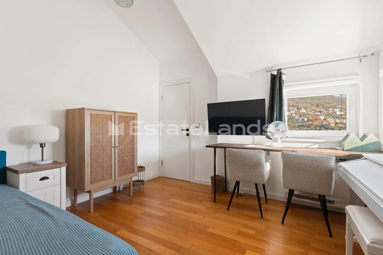Prodaja, dvosoban stan, 68m², Centar, Tivat