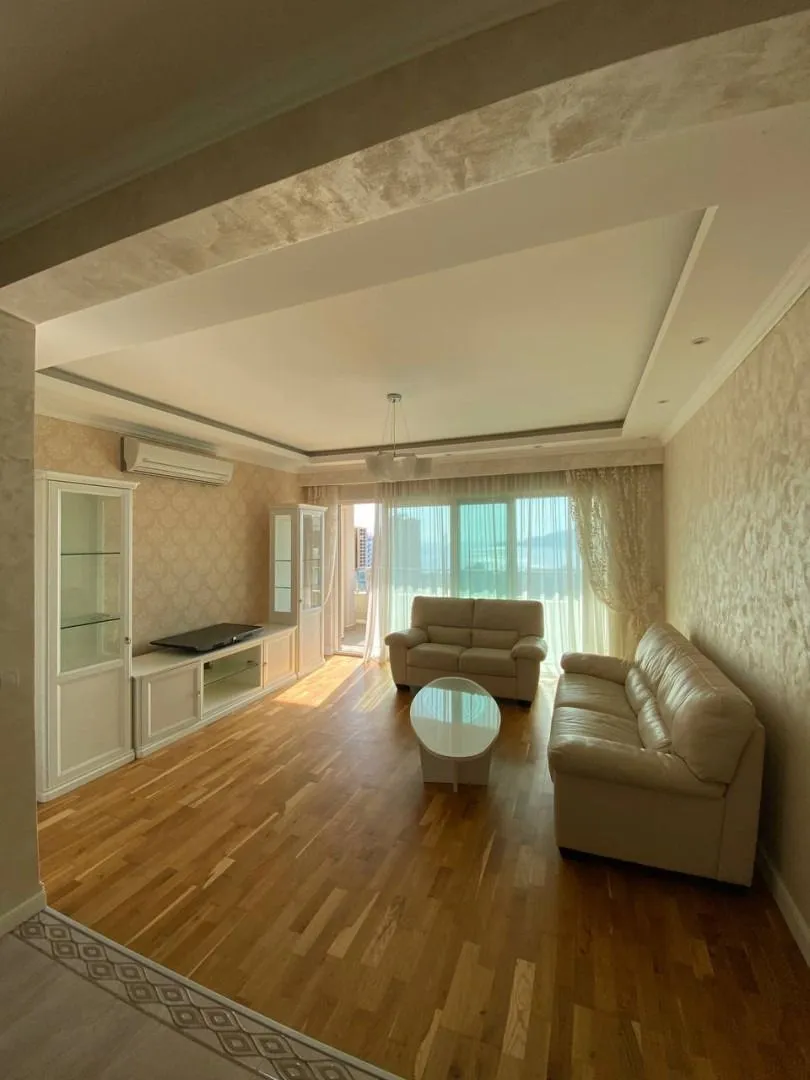 Prodaja, trosoban stan, 115m², Bečići, Budva