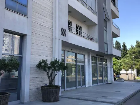 Izdavanje, poslovni prostor, 125m², Podgorica, Crna Gora - image 2