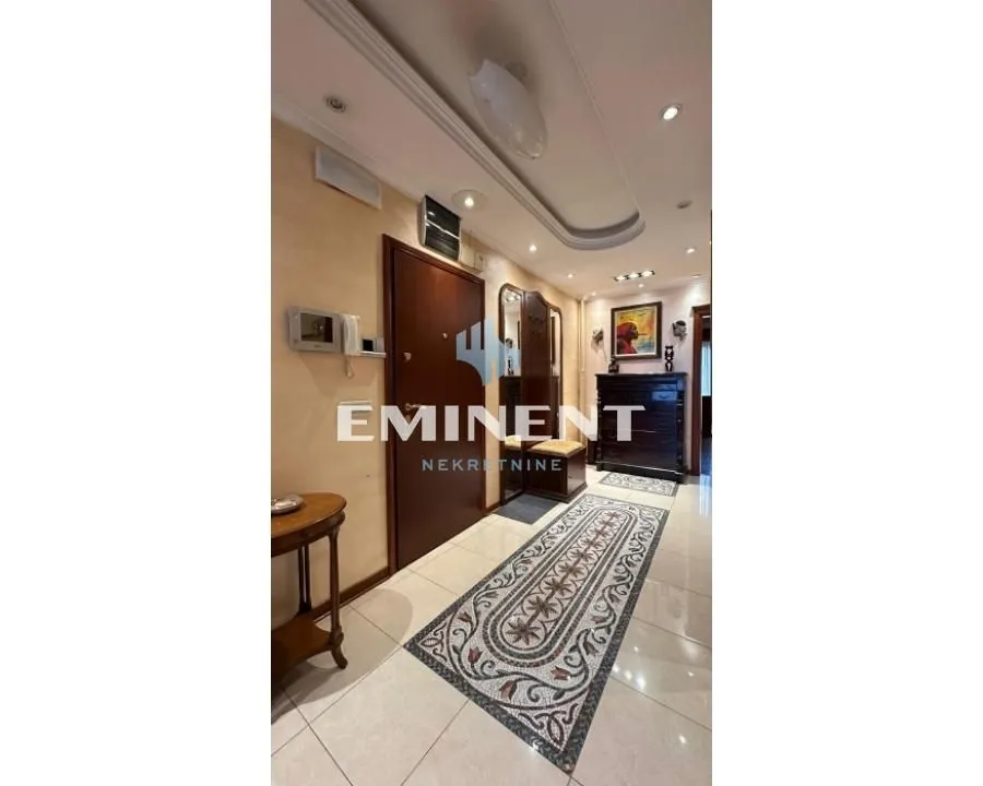 Izdavanje, trosoban stan, 140m², Stari Grad, Beograd