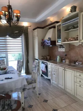 Izdavanje, kuća, 200m², Rafailovići, Budva - image 13