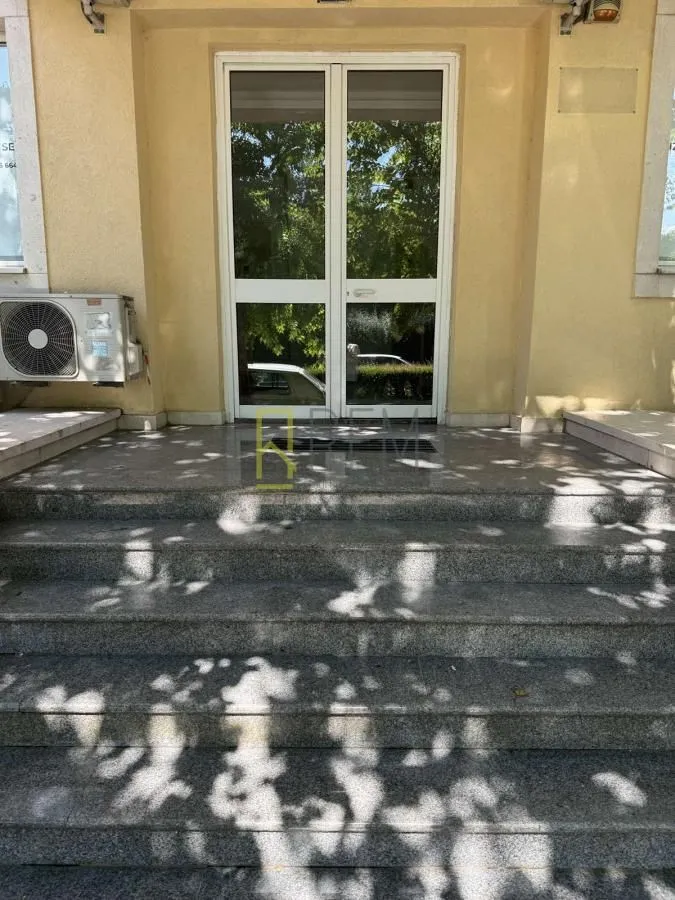 Rent, office space, 240m², Drač, Podgorica