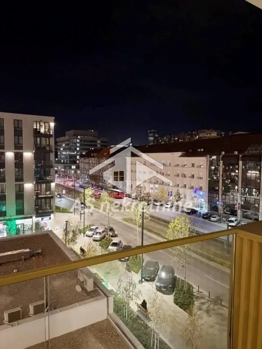 Izdavanje, trosoban stan, 76m², Savski Venac, Beograd