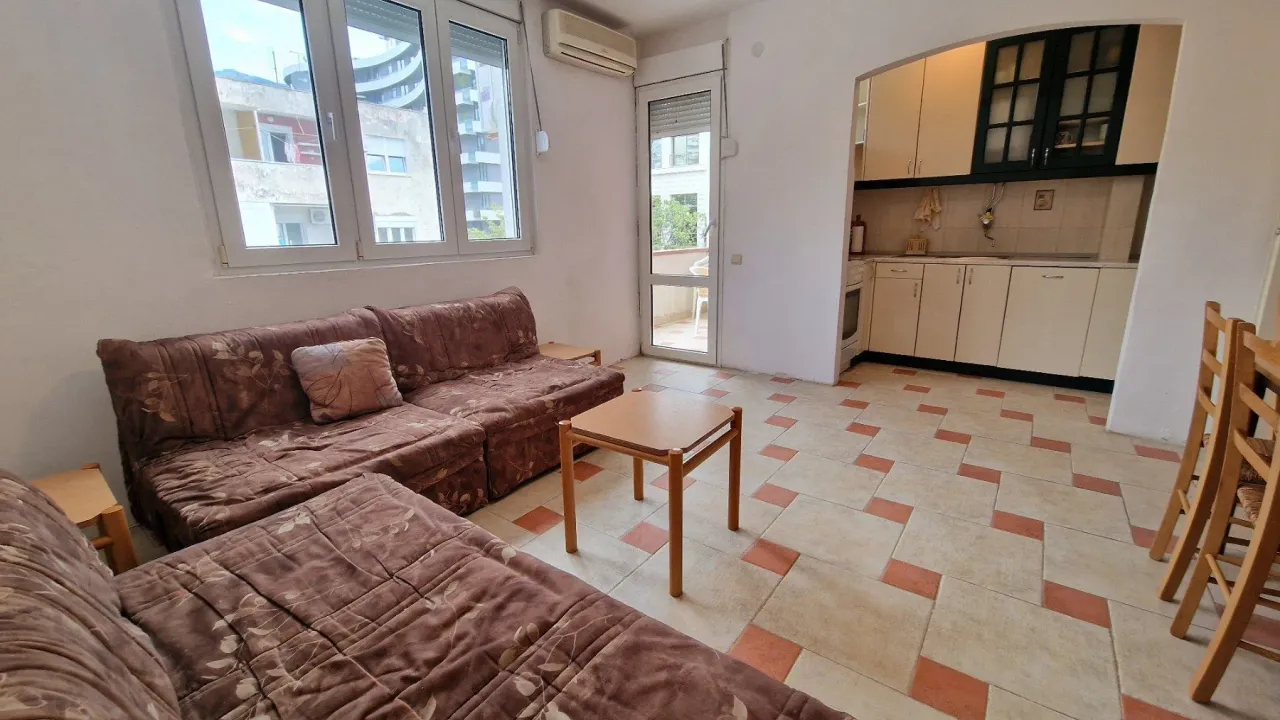 Izdavanje, jednosoban stan, 40m², Budva, Crna Gora