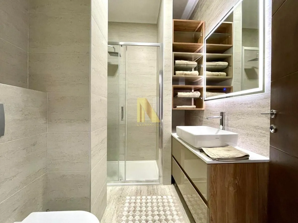 Izdavanje, četvorosoban stan, 140m², Sajmište, Novi Sad