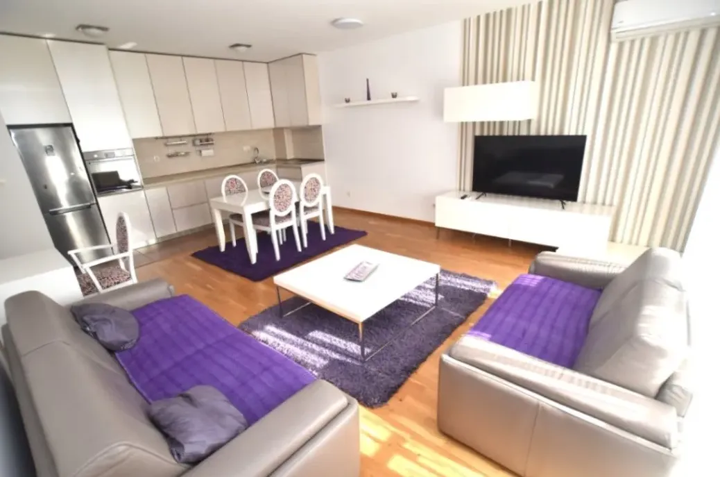 Izdavanje, dvosoban stan, 70m², Zagorič, Podgorica