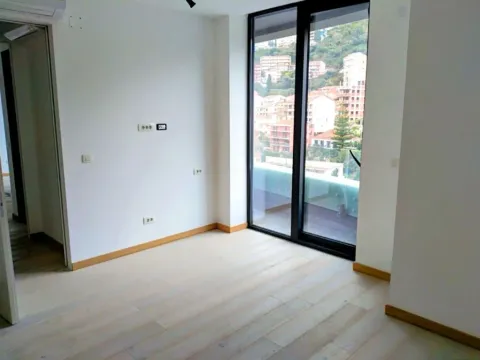 Prodaja, trosoban stan, 270m², Centar, Budva - image 10