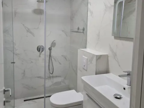 Izdavanje, trosoban stan, 130m², Nova Dalmatinska, Podgorica - image 7