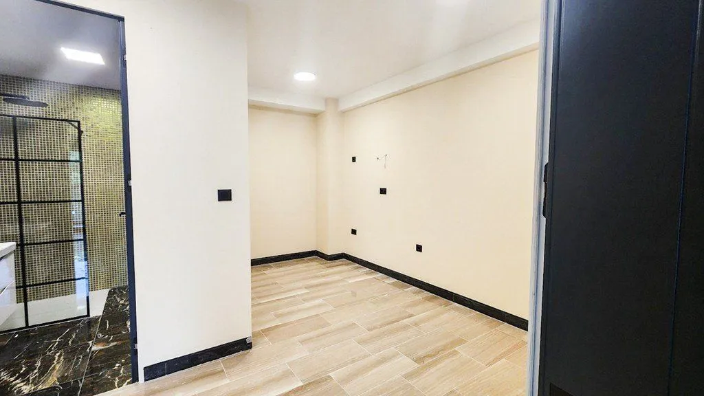 Izdavanje, trosoban stan, 111m², Vezirov Most, Podgorica