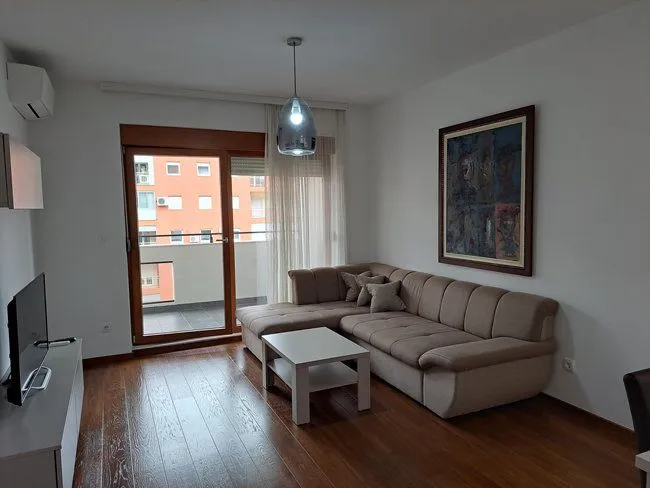 Izdavanje, jednosoban stan, 50m², Master Kvart, Podgorica