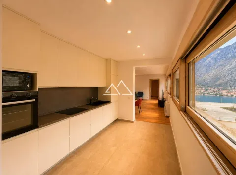Prodaja, četvorosoban stan, 198m², Centar, Kotor - image 2