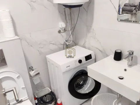 Izdavanje, dvosoban stan, 56m², Stara Varoš, Podgorica - image 5