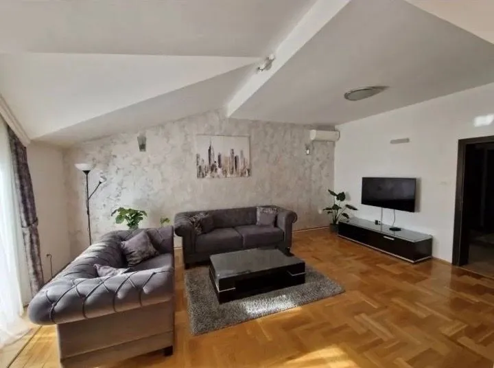 Izdavanje, dvosoban stan, 115m², Tološi, Podgorica